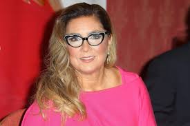 Conosciuta internazionalmente come cantante, compositrice, scrittrice,attrice,regista e pittrice. Romina Power Steckbrief Bilder Und News Web De
