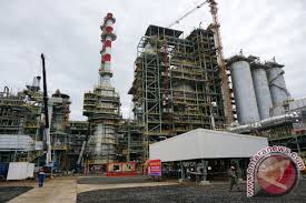 Uni ini memiliki kapasitas produksi terbesar yakni 348.000 barrel/hari, dan terlengkap fasilitasnya. Kilang Minyak Cilacap Produksi Bbm Kilang Cilacap Meningkat Tangki Kilang Minyak Pertamina Terbakar Sejak Sabtu 2 4 Lalu Rea Penniman
