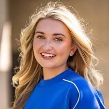 No wintertime blues over here...just more bookings! 💙 Go Mackenzie for  booking a print job! Model: ➡ MACKENZIE BEENKEN