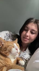 Holly Dowd's Instagram, Twitter & Facebook