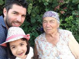Veneau cu atâta energie și mă atrăgeau în tot felul de discuții, încât îmi încărcau bateriile. Drama Din Viata Lui Alex Dima Am Incercat Sa Fiu Si Mama Pentru Ea