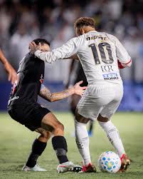 Pelo Brasileir&atilde;o, Santos bate o Red Bull Bragantino e volta a vencer depois  de quase um m&ecirc;s Essa e outras not&iacute;cias voc&ecirc; confere em O Curioso do  Futebol. Link na bio! 📷