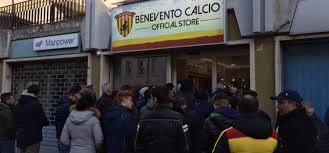 Undici i fermati dopo la 21esima. Benevento Apre L Official Store Della Squadra Giallorossa Lab Tv