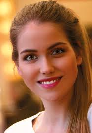 Miss Düren Karoline Werner greift erneut zum Titel Mit Kalender 2014