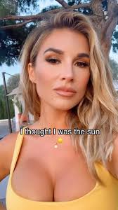 No one wanted to tell me?Def had stardust in my eyes all these years 🤣😎💫  #betterbrunette #themoon #thesun