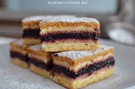 Prajitura albinita in varianta clasica, se pregateste cu gem acrisor. Prajitura Albinita Cu Foi De Miere Ourdailyfood