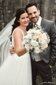 Je länger der fotograf gebucht wird, umso mehr fotos lassen sich während der hochzeit erstellen. Hochzeitsfotograf Ab 699 Aus Karlsruhe Pforzheim Hochzeitsfotograf Fur Event Hochzeitsreportage Und Babybauch Aus Karlsruhe Pforzheim