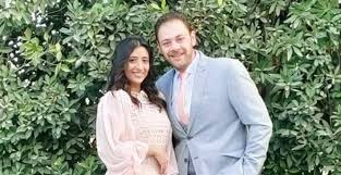 فهو الشهر الذي أُنزِلَ فيه القرآن الكريم، وهو شهر غُفران الذنوب، وهو أحد أهم أركان الإسلام الخمسة. Ù…Ø­Ù…Ø¯ Ø¹Ù„ÙŠ Ø±Ø²Ù‚ ÙŠØ¹Ù„Ù† Ø®Ø·ÙˆØ¨ØªÙ‡ Ù…Ù† Ù‡ÙŠ Ø§Ù„Ø¹Ø±ÙˆØ³ Ø®Ø¨Ø± ÙÙŠ Ø§Ù„ÙÙ†