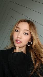 Smokey eyes for the evening? Groundbreaking   makeup deets @armanibeauty  luminous silk foundation @anastasiabeverlyhills brow definer @lauramercier  translucent powder @milkmakeup jelly tint, ...