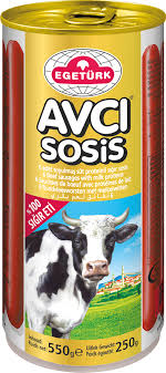 Rote frankfurter rindswürste schwimmen in einer sämigen soße aus tomatenmark, kurkuma, . Avci Sosis Egeturk Sosis