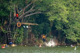 A bamboo resort with an amazing emerald lake and majestic limestone hills. Tadom Hill Resort Holidaygogogo