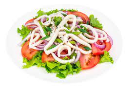 Di calamari 4 gamberi 2 patate medie 150 g. Calamari Lessi All Insalata Perfetti Per Un Antipasto O Come Secondo