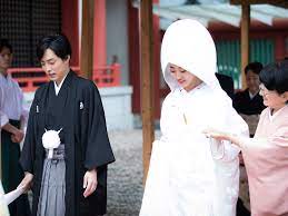 Whether you're hoping for an album filled with sakura blooms or pictures featuring the rustic charm of japanese shrines, there is bound to be something for everyone in japan! What To Expect At A Traditional Japanese Wedding