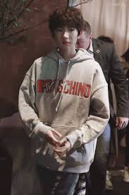 Tong yi miao kuai le 同一秒快乐 english tranlation name: çµé­‚å‰ä»–æ‰‹ 181025 Hm X Moschino åˆä½œç³»åˆ—å¤§ç§€cr Coconut Boys