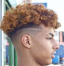 15 Coiffures Pour Cheveux Boucles Coupe De Cheveux Homme Coupe Cheveux Homme Coiffure Cheveux Boucles Coiffure Homme Boucle