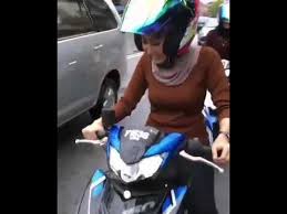 😁✌ tak kira moto, kecik besar boleh join. Perempuan Bila Bawak Moto Ysuku Cair Tengok Youtube In 2020 Youtube Moto