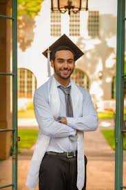 The best college graduation gifts. Men Graduation Picture Ideas University Of Texas Austin Graduation Graduation Pictures Graduation Picture Poses Graduation Poses