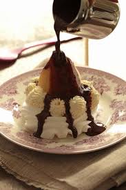 Un Pavlova A La Poire Ou Une Poire Belle Helene Meringuee Et Pourquoi Pas Un Pavlova Belle Helene Poire Belle Helene Pavlova Recettes De Cuisine
