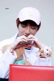 What about when a woman is nervous around you because she really likes you. Txt S Beomgyu Was So Shy When Asked To Do Aegyo That He Ran Away Kissasian
