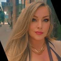 Lori Horn's Instagram, Twitter & Facebook