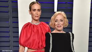 Holland taylor reveals how she & girlfriend sarah paulson are handling quarantine holland taylor is reflecting on her incredible career, as well as her relationship. Sarah Paulson Will Cut A Bitch Over Partner Holland Taylor