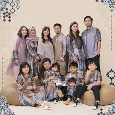 Baju muslim seragam keluarga artis untuk lebaran. Ini Model Baju Lebaran Keluarga 2021 Dari 8 Online Shop Lokal