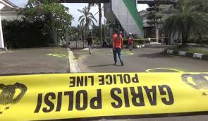 .masuk smk telkom sandhy putra, dengan pilihan ganda : Terekam Cctv Paman Dan Keponakan Tewas Di Tangan Satpam Perumahan Elite Okezone News