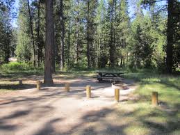 Caravan park/campground in sunriver with restaurant and outdoor pool. Deschutes National Forest Big River Campground Big River Group