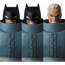 He's developed an arsenal of technology that would put most armies to shame. Armored Batman Action Figure Mafex The Dark Knight Returns 16 Cm Blacksbricks