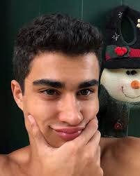 Dezembro e sua Alquimia. Segue fotos de Eu biscoitando adulto, eu  biscoitando criança, ( é parte da minha personalidade entende gente?) da  última vez q fui na praia, eu no clima natalino