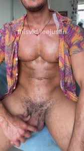 Latino muscle hunk wanking his big dick (more in priv) - ThisVid.com