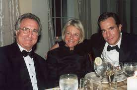 Could bernie madoff's wife, ruth, really have been unaware of her husband's mammoth ponzi scheme? Gjawzub98fa83m