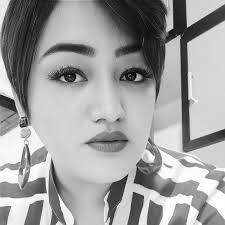 O Charme de Tamara Dias: Aniversário e Caras & Bocas em Destaque