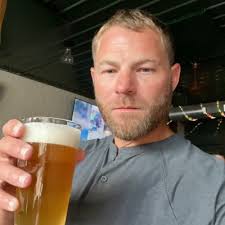 Luke Eccles (@LukeEccles9)