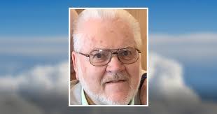 Robert Brander's Instagram, Twitter & Facebook