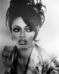 Jill Marie Jones vs Holly Robinson E