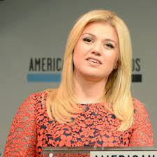 Garth brooks got emotional during kelly clarkson's stunning rendition of his 1989 hit the dance at the 43rd annual kennedy center honors in washington, d.c. Kelly Clarkson Starportrat News Bilder Gala De