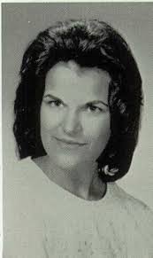 LOOMER, Robert "Bob" Glen, class of 1976, was born February 27, 1958 in  Fort Worth, TX to Wayne & Donnie Loomer. He moved to Phoenix, AZ and  attended Maryvale his senior year.