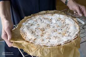 Torta Della Nonna Eine Italienische Spezialitat Madame Cuisine Rezept Kuchen Und Torten Rezepte Italienische Nachspeise Italienische Spezialitaten