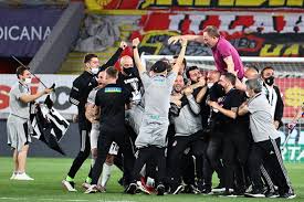 Beşiktaş'ta sergen yalçın, fenerbahçe'nin de istediği yıldız için transfer talimatını verdi! 20 Bin Kisinin Katildigi Imza Toreniyle Evine Donmustu Sergen Yalcin In Dar Kadro Ve Ekonomik Sikintilarla Yazdigi Sampiyonlugun Hikayesi Independent Turkce