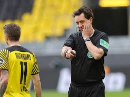 Schiedsrichter makkelie ordnet in der zweiten halbzeit zwei minuten nachspielzeit an. Y3lymvplcmtoym
