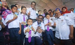 Tuan, persetujuan menerima program susu 1 malaysia (ps1m) merujuk kepada perkara di atas saya …………………………………………………………………………………………. Program Susu 1malaysia Diperluas Ke Sekolah Menengah