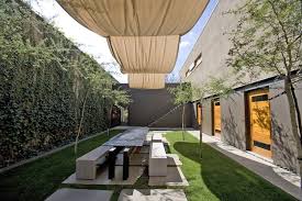 21 Garden Partition Ideas For The Townhouse Decor Ideas For You 2018 Courtyard Design Courtyard Gardens Design Modern Courtyard