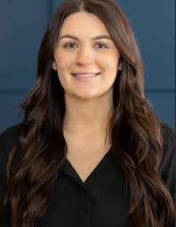 Leslie Lathrop's Instagram, Twitter & Facebook