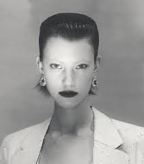 In our latest episode of Mind Reader with Elizabeth Block, we explores the  history and power of hairdressing, focusing