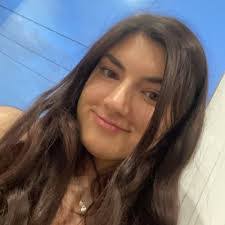 Elizabeth Stender's Instagram, Twitter & Facebook