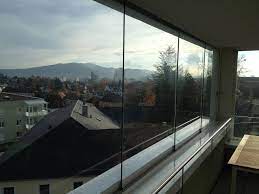 rahmenlose schiebefenster fur balkon ungetrubte blicke ins freie schiebefenster terrassenverglasung fenster und turen