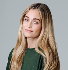 Julia Logue's Instagram, Twitter & Facebook