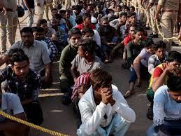 BJP Assam Govt picking up illegal Bangladeshi dumping them in no mans land  अवैध बांग्लादेशियों पर असम में बड़ी कार्रवाई, पकड़कर 'नो-मैन्स लैंड' में  ढकेल रही हिमंत सरकार, India ...