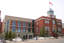 The cheapest way to get from toronto to huntsville costs only $27, and the quickest way takes just 2¾ hours. Huntsville Ontario Wikipedia